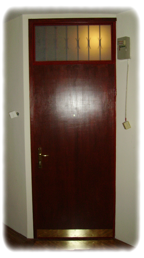  panel biztonsági ajtó